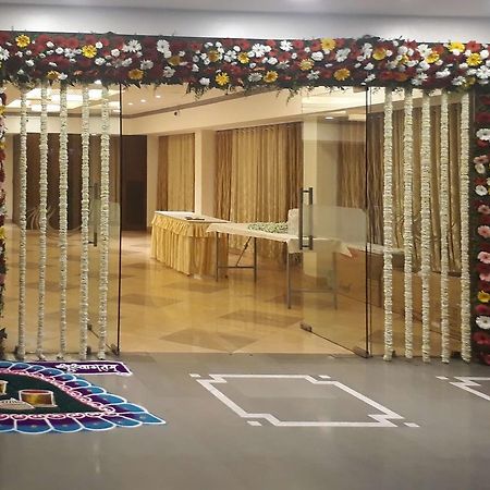 Hotel Utsav Deluxe Πούνε Εξωτερικό φωτογραφία
