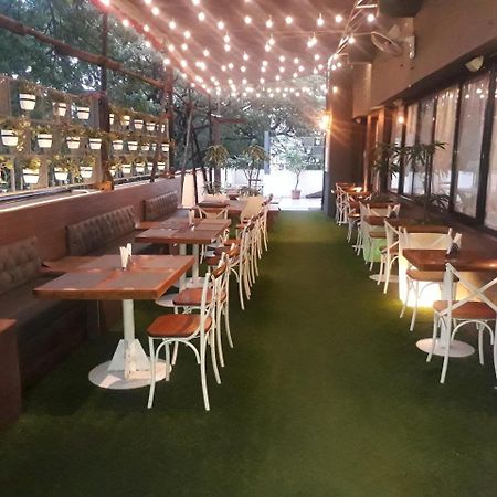 Hotel Utsav Deluxe Πούνε Εξωτερικό φωτογραφία