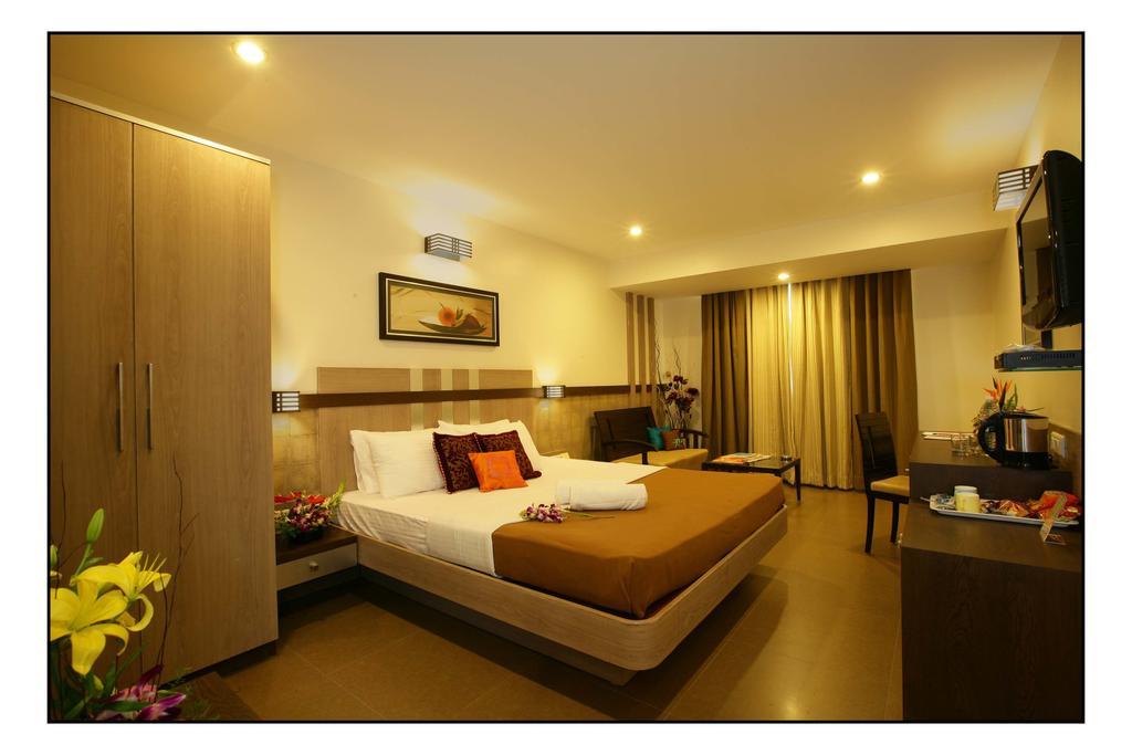 Hotel Utsav Deluxe Πούνε Εξωτερικό φωτογραφία