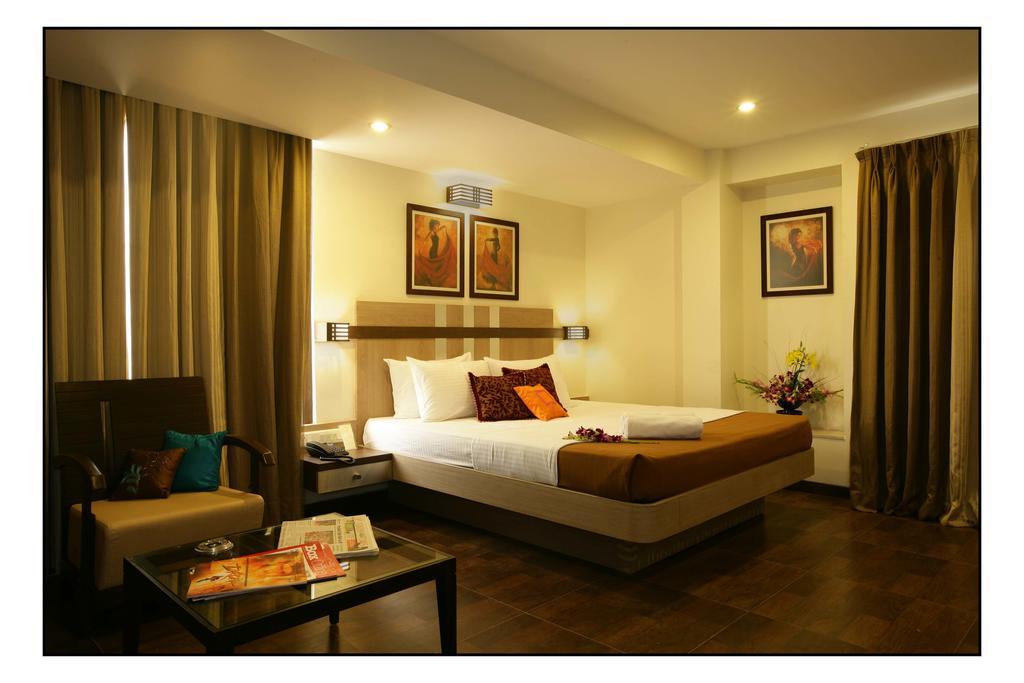 Hotel Utsav Deluxe Πούνε Εξωτερικό φωτογραφία
