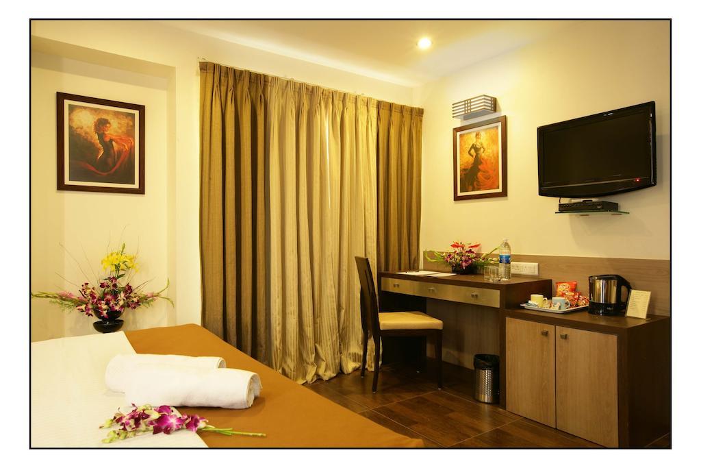 Hotel Utsav Deluxe Πούνε Δωμάτιο φωτογραφία