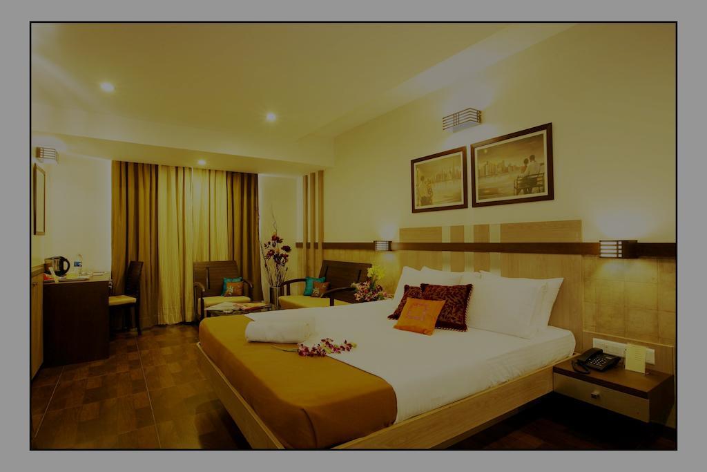 Hotel Utsav Deluxe Πούνε Δωμάτιο φωτογραφία