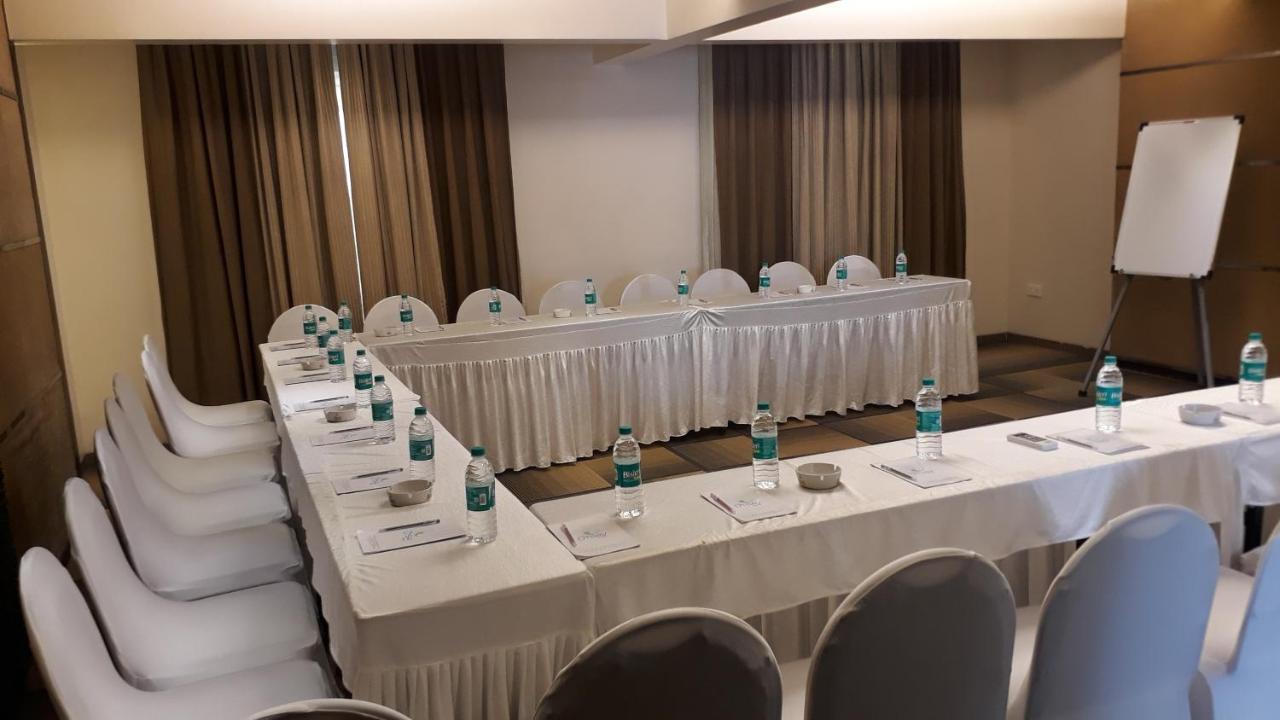 Hotel Utsav Deluxe Πούνε Εξωτερικό φωτογραφία