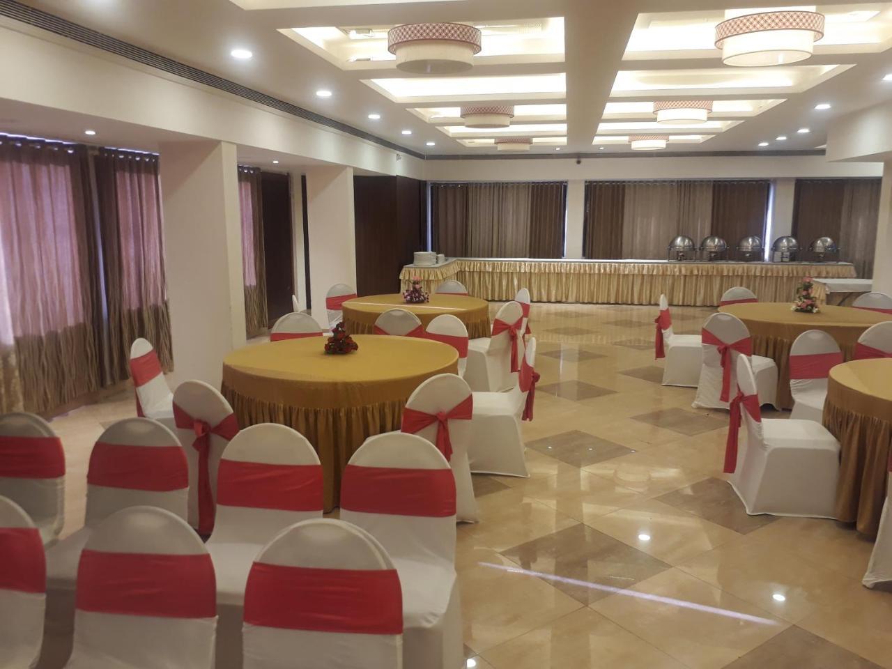 Hotel Utsav Deluxe Πούνε Εξωτερικό φωτογραφία