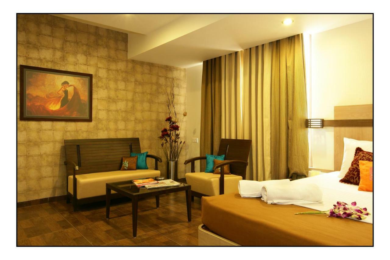 Hotel Utsav Deluxe Πούνε Εξωτερικό φωτογραφία