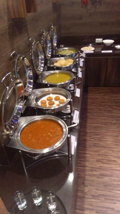 Hotel Utsav Deluxe Πούνε Εξωτερικό φωτογραφία